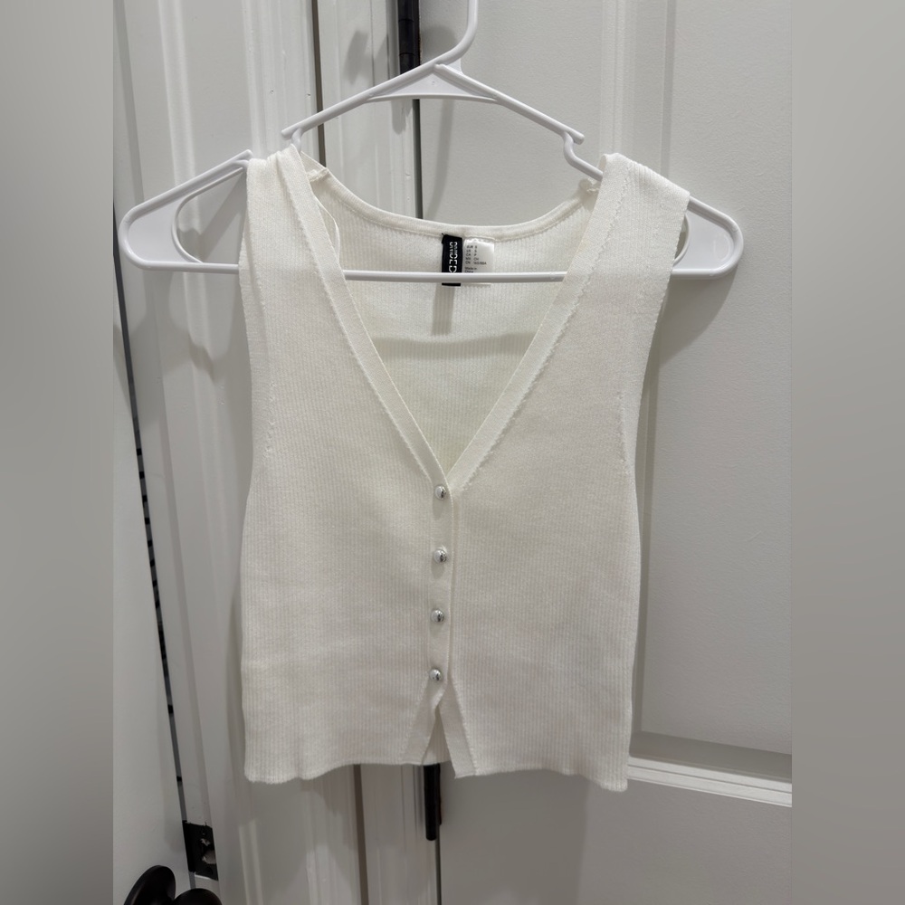 H&M White Ribbed V-Neck Button Front Tank - Picture 2 of 2